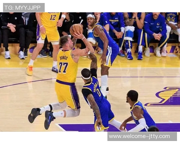 雷迪克盛赞詹姆斯与东契奇期待他们尽快回归赛场的影响力与重要性