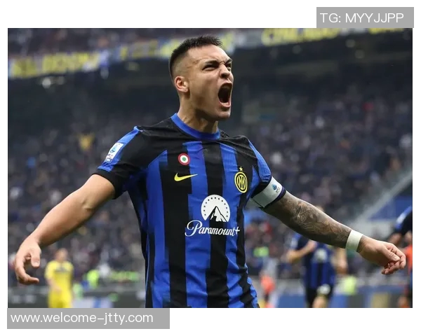 国米主场球迷为J马丁内斯加油助威助其走出车祸阴影重返赛场 国米主场球迷为J马丁内斯加油助威助其走出车祸阴影重返赛场